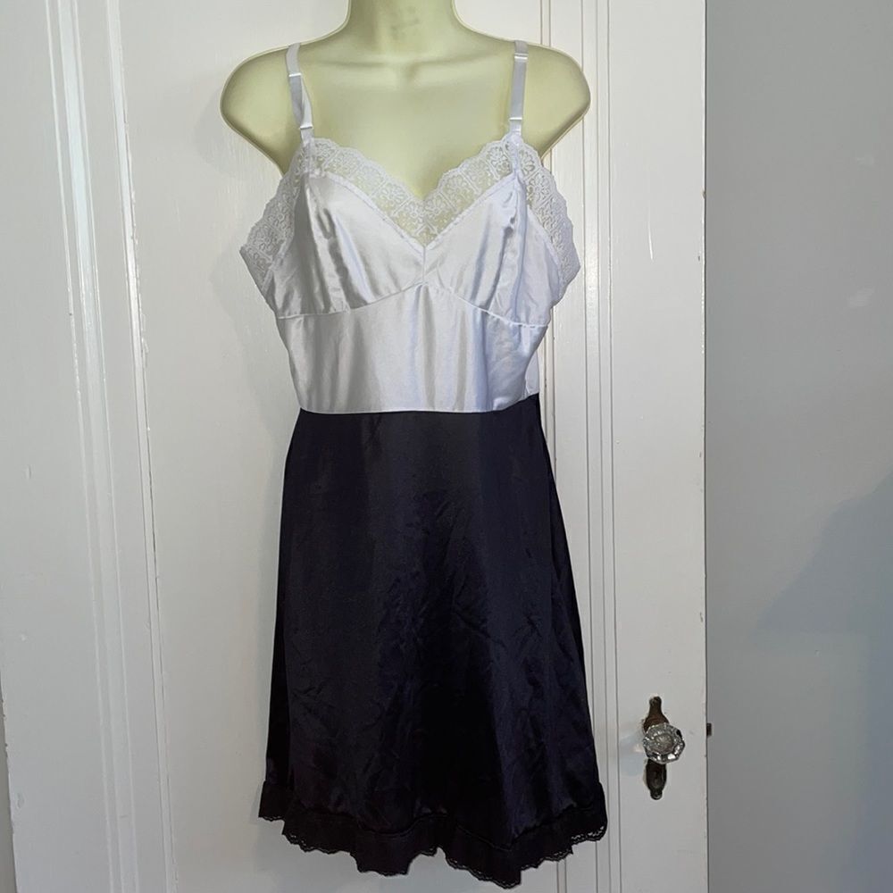 Vtg Sarah Smith white & black full slip